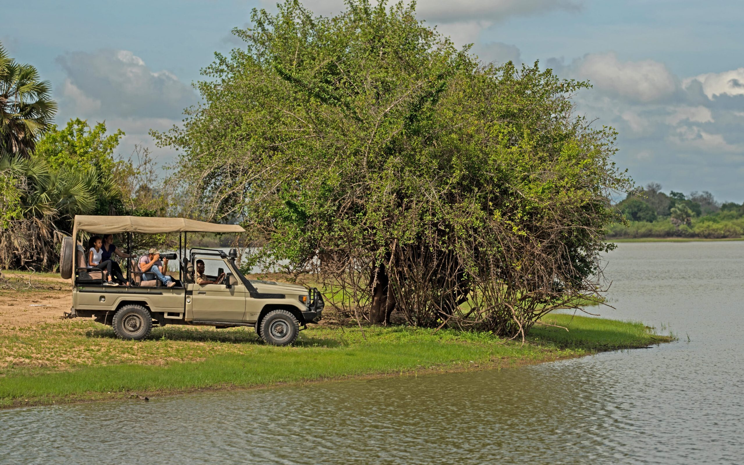 gamedrive-selous-river-camp